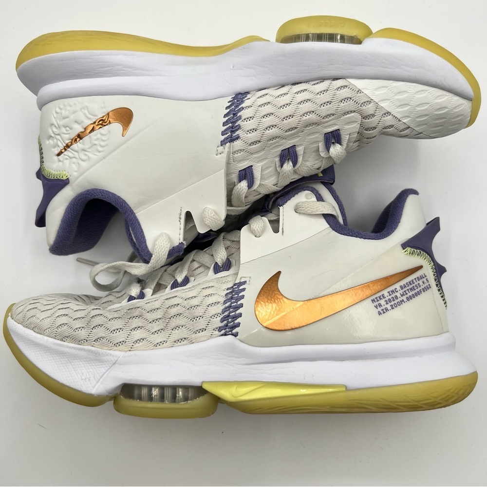 Men’s Nike Lebron Witness 5 Summit
White/bronze Men's Basketball Shoes